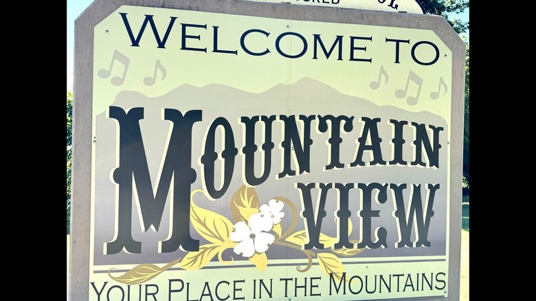 Welcome to Mountain View sign