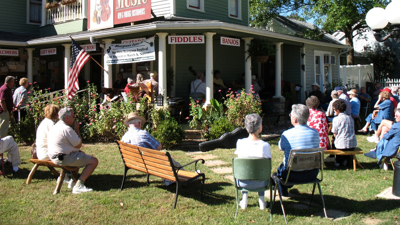 Folks enjoying music in downtown Mountain View