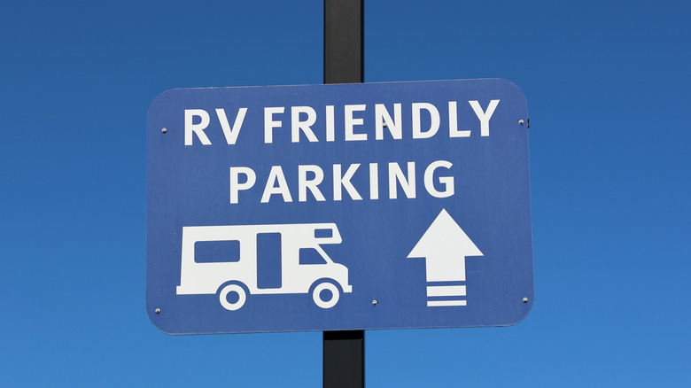 RV Friendly Parking sign mounted on a pole against a clear blue sky background