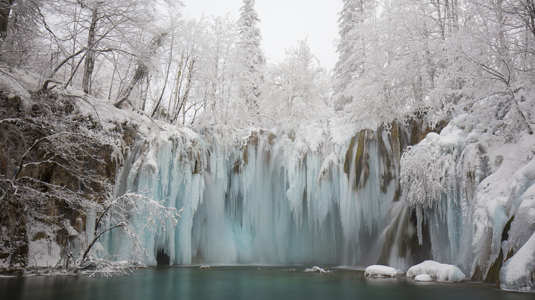 Galovački Buk Waterfall frozen