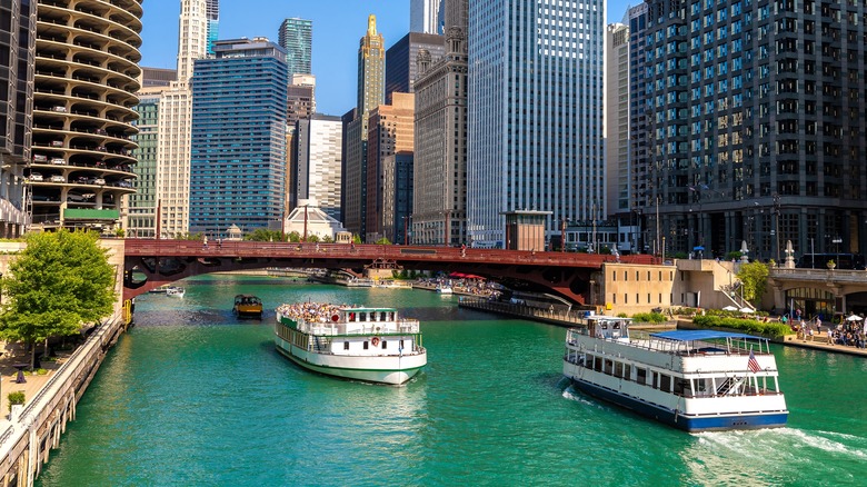 boat tour on Chicago River