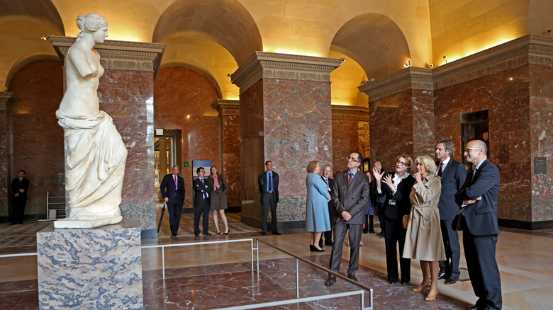 visitors looking at venus de milo