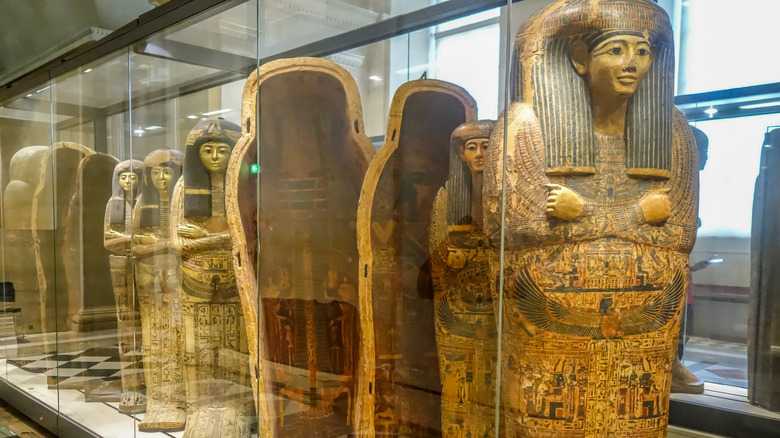 sarcophagi at the louvre