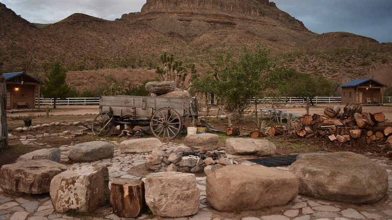 the campfire and cabins at Grand Canyon Western Ranch