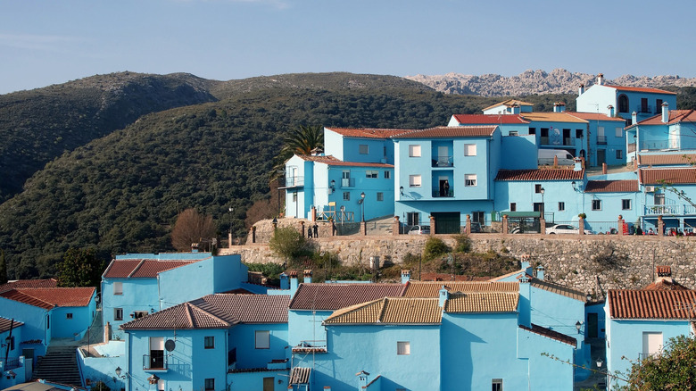 blue buildings in Júzcar