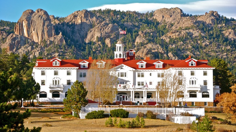the Hotel Stanley with mountains in background