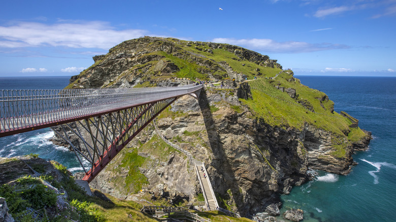 A view of the stunning bridge and picturesque scenery at Tintagel Castle in Cornwall, UK.