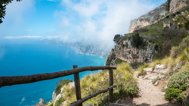 Clouds hove around the Path of the Gods