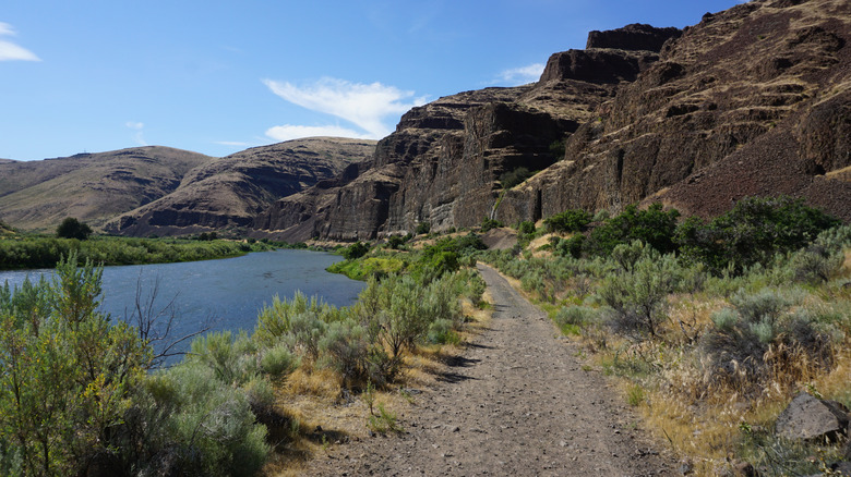 A hiking trail at at Cottonwood Canyon State Park