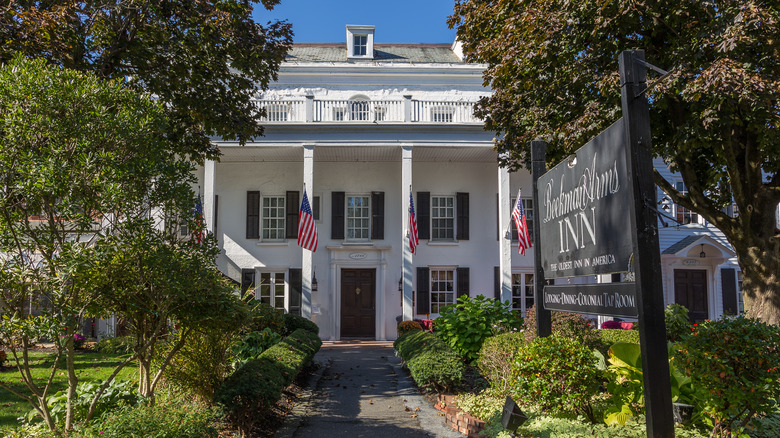 Beekman Arms Inn exterior