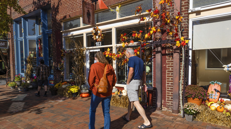 People window shopping outside the Crystal Raven in Jonesborough