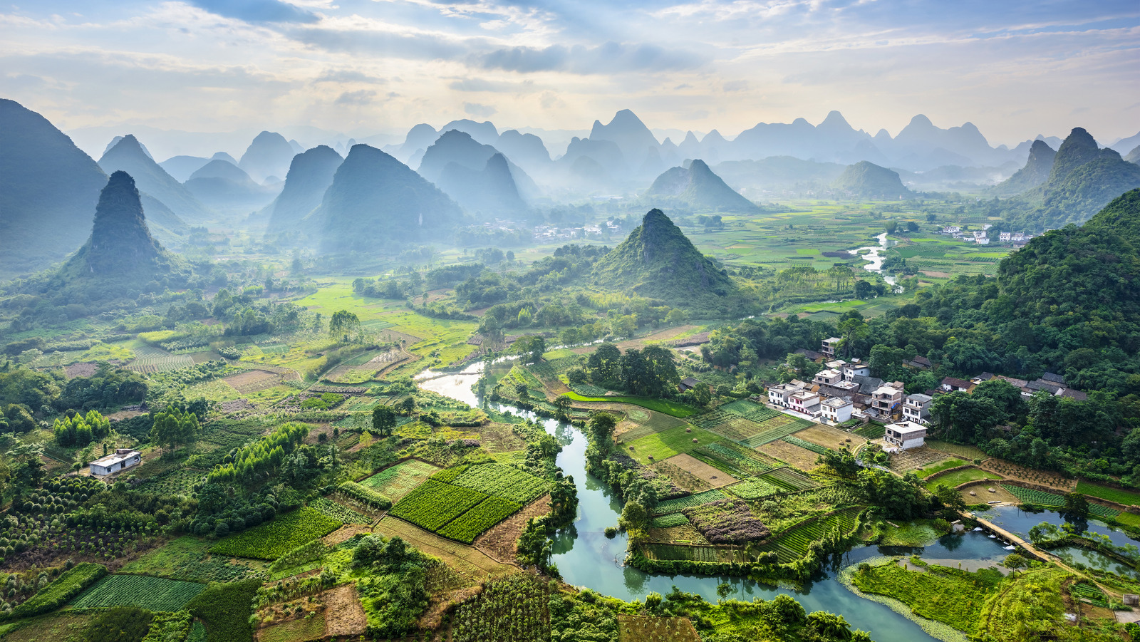 One-Of-A-Kind Guilin Is One Of The Most Beautiful Places On Earth, image size:1600x901