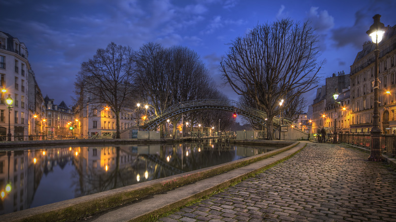 Canal St. Martin at night