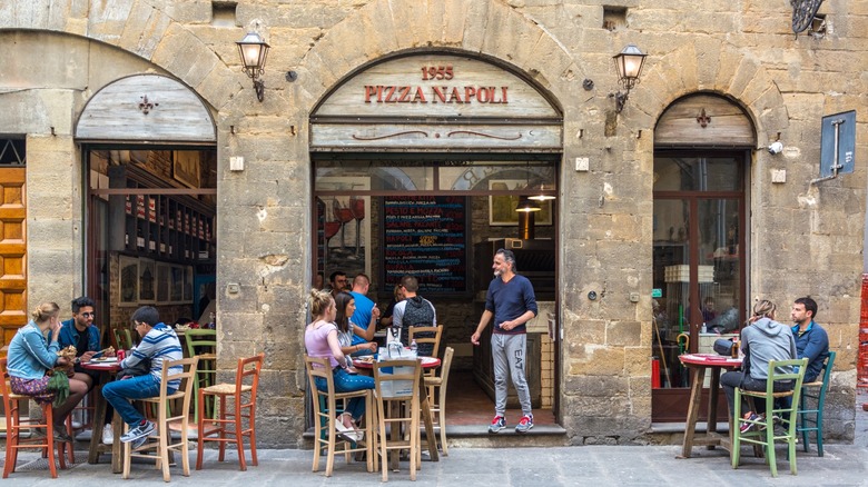 Patio of Italian pizzeria, Napoli