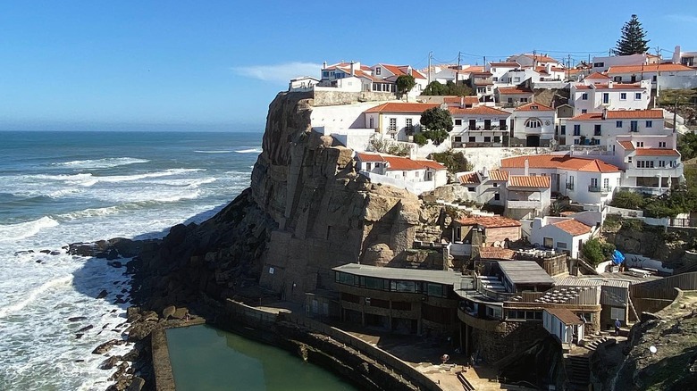 Azhenas do Mar beach and pool