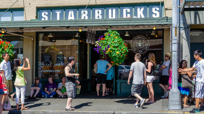 Original Starbucks Pike Place surrounded by tourists