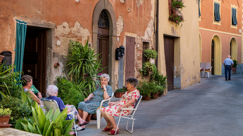People enjoying riposo in Italy