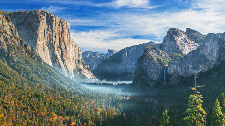 the famous Tunnel View at Yosemite