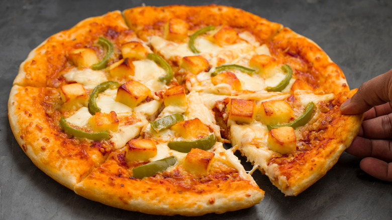 Paneer pizza with green peppers
