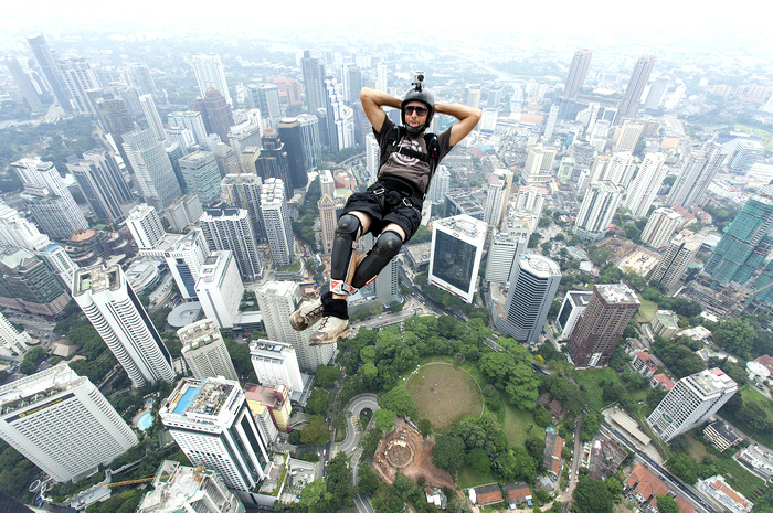 What is BASE ﻿Jumping?