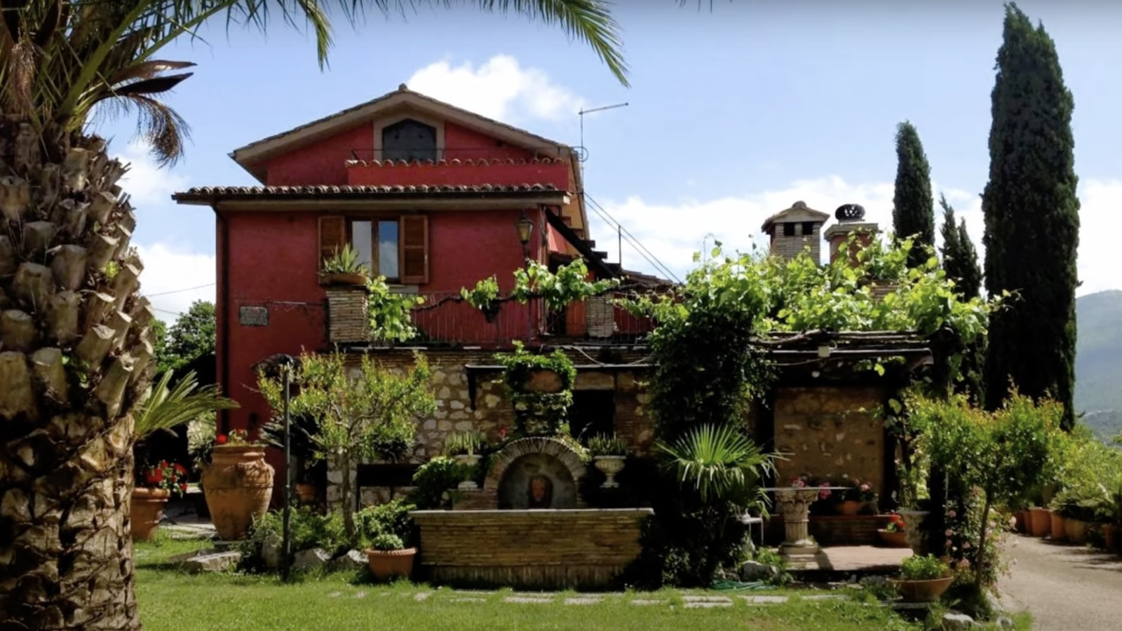 The World's Smallest Restaurant Can Only Seat Two People. Here's How To