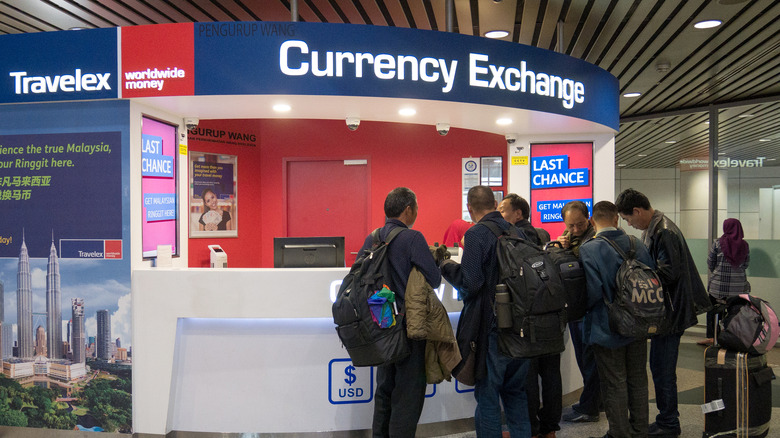The Worst Place To Exchange Currency When Traveling
