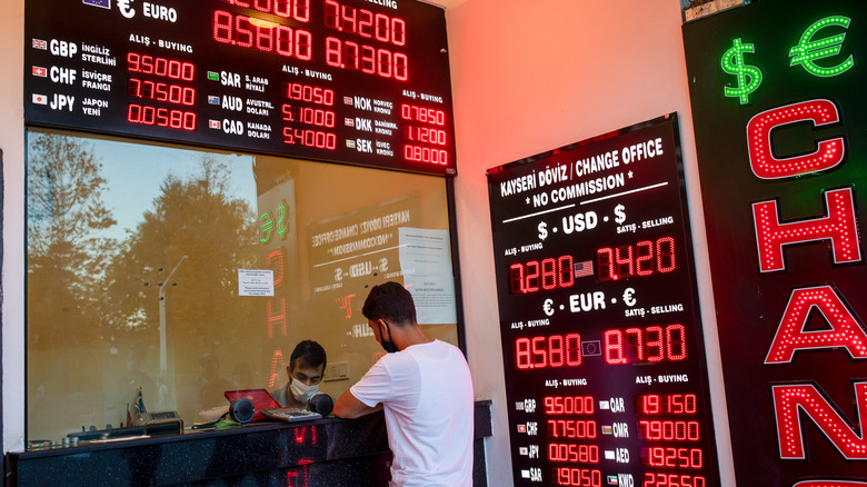 The Worst Place To Exchange Currency When Traveling