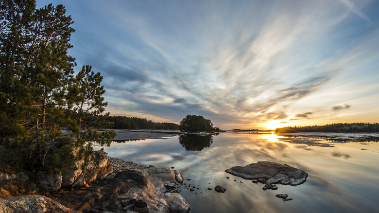 The sunset along the waters of Voyageurs National Park
