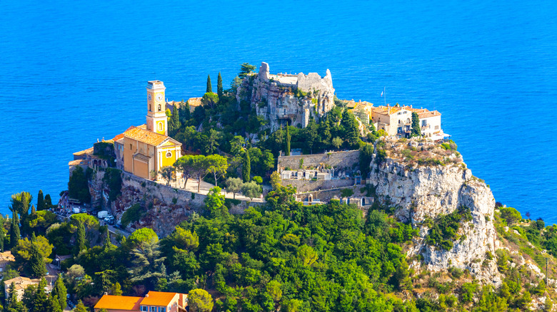 Panoramic view of Èze from afar surrounded by sea