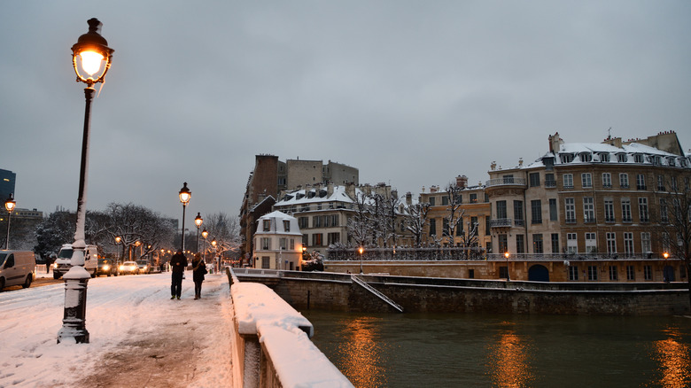 An image of Ile Saint Louis during the wintertime