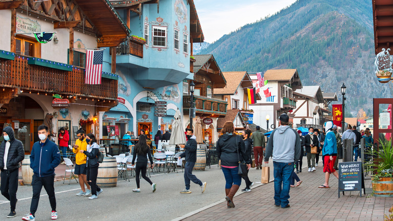 People strolling through the streets of Leavenworth, Washington