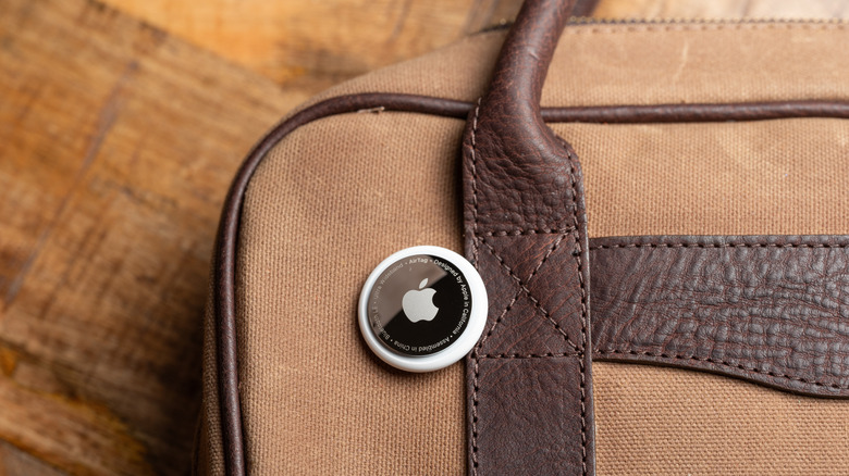 Suitcase with airtag