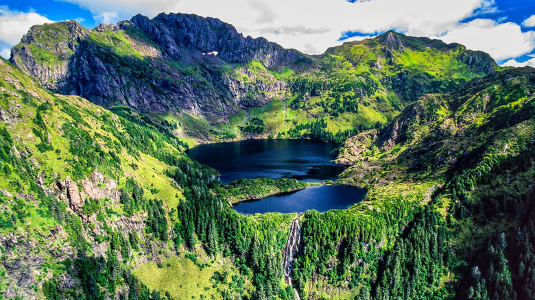 lakes and mountains