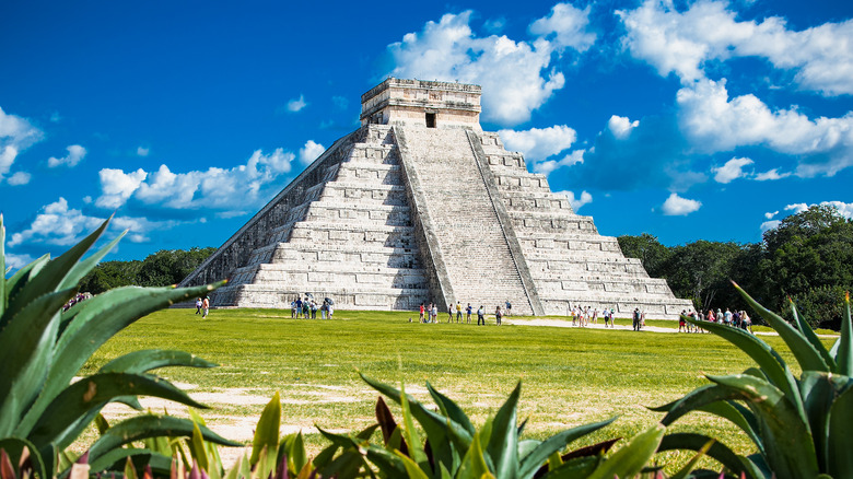 Main pyramid of Chichen Itza