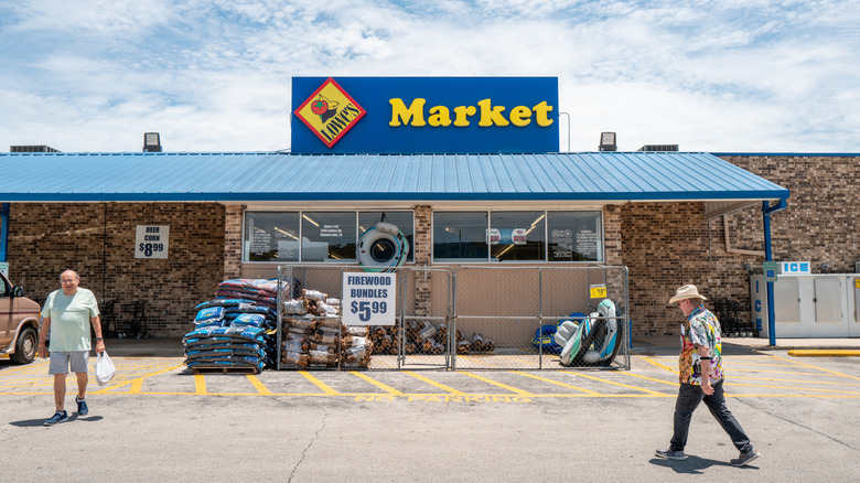 customers outside lowes market