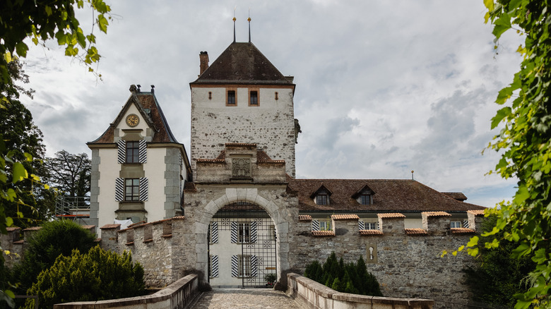 The front of Oberhofen Castle