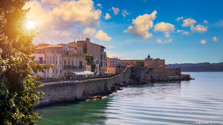 syracuse italy sea wall