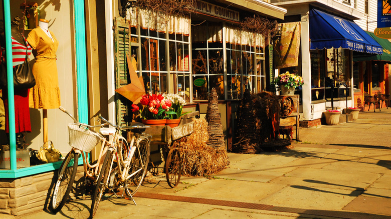 Saugerties storefronts decorated with seasonal items