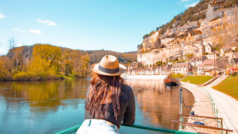 A person overlooking the Dordogne River and La Roque-Gageac