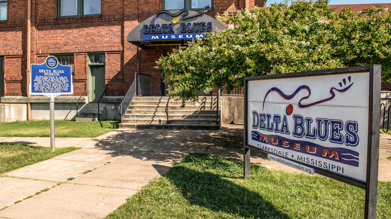 The entrance of the Delta Blues Museum with two signage out front.