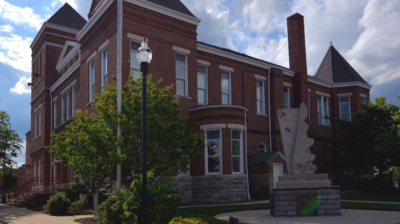 Building in McMinnville Tennessee