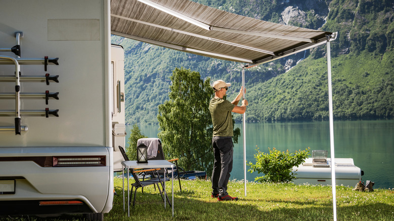 RV camper extending awning