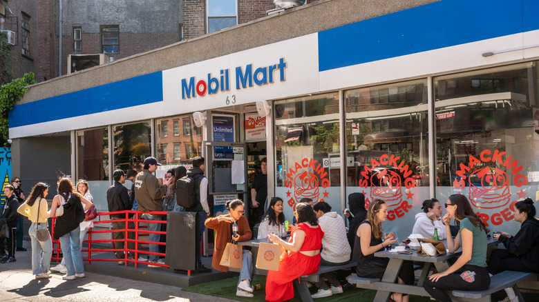 People enjoying burger at Smacking Burger in the Mobil gas station