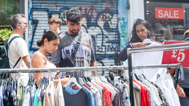 shoppers browsing on Portobello Road