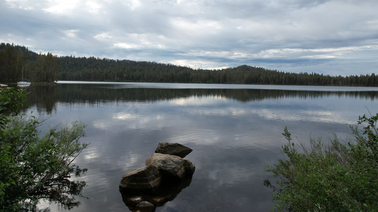 A rock formation in Gold Lake in California, foresty hills in the background