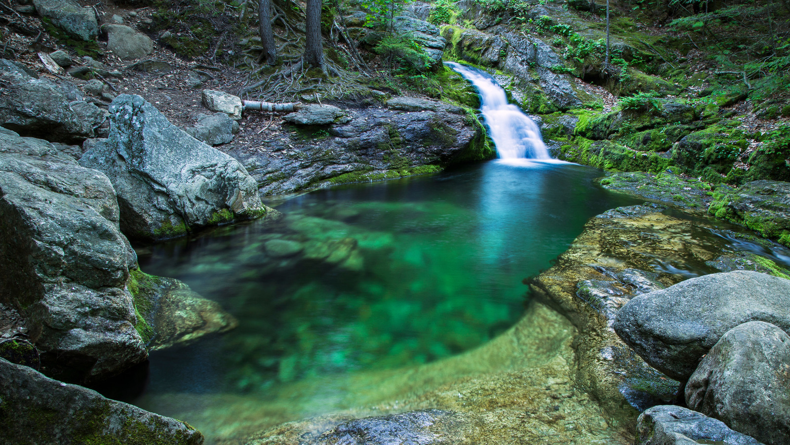 This Hike In A New England State Leads To A Secret EmeraldColored