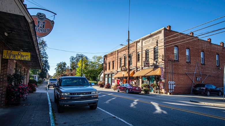 Street in Cave Spring, Georgia 