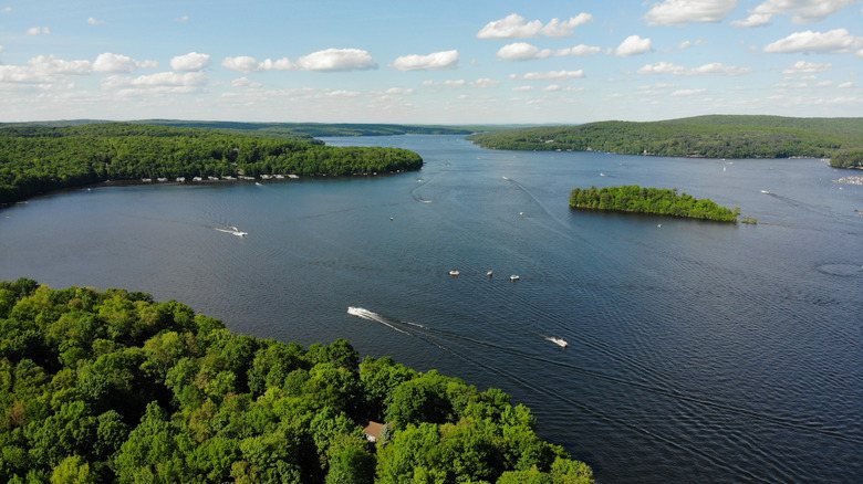 water sports during the summer on Lake Wallenpaupack in the Pocono Mountains of Pennsylvania