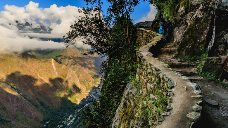 Trail along Machu Pichu mountain pass