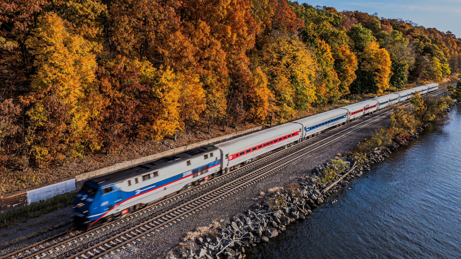 This Lesser-Known Amtrak Route Showcases Beautiful, Southern Fall Foliage